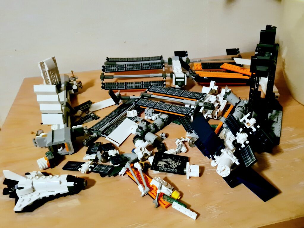 Lego set 21321 ISS in pieces